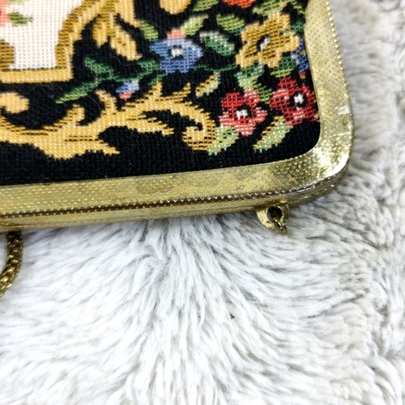 Vintage Tapestry Beautiful Floral / Black Purse & Gold Clasps - Picture 7 of 15